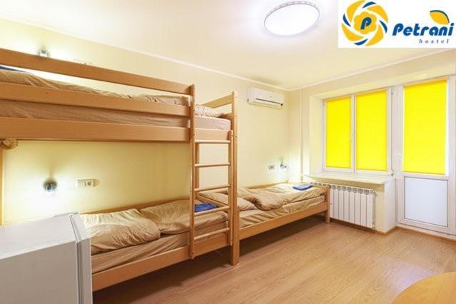 Petrani Hostel Kiev Eksteriør billede