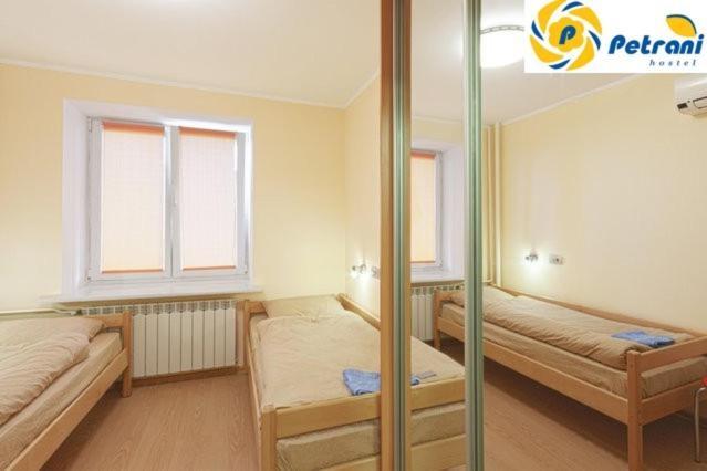 Petrani Hostel Kiev Eksteriør billede
